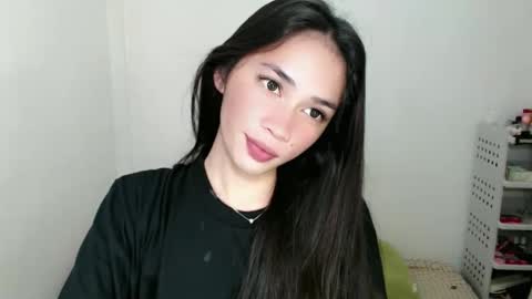 Snapshot of emelyn_fuckdoll chatting on 26, 4, 2026 Scarlett online show from 26, 4, 2026