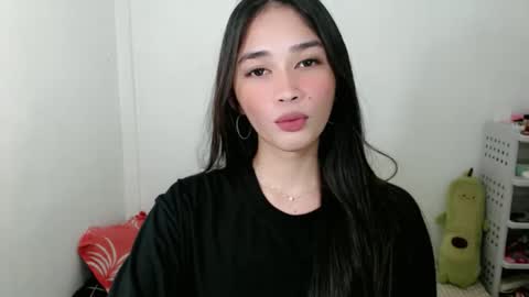 Snapshot of emelyn_fuckdoll chatting on 28, 4, 2026 Scarlett online show from 28, 4, 2026