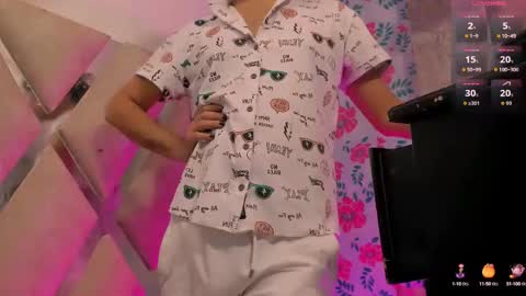 Snapshot of emelyrousse chatting on 29, 9, 2025 emely online show from 29, 9, 2025