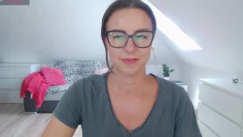 Snapshot of emerald_kittycat chatting on 13, 5, 2026 just me online show from 13, 5, 2026