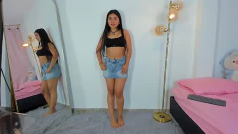 Snapshot of emi_latingirl chatting on 25, 6, 2026 EMILY online show from 25, 6, 2026