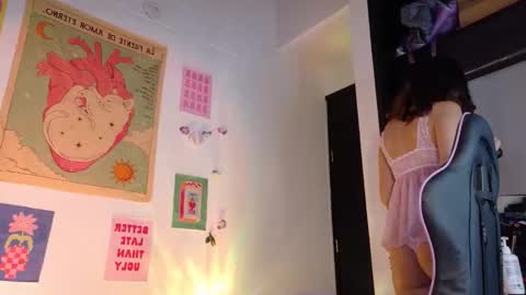 Snapshot of emicute_ chatting on 7, 4, 2026 online show from 7, 4, 2026