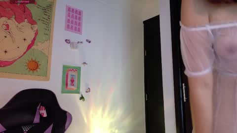 Snapshot of emicute_ chatting on 8, 4, 2026 online show from 8, 4, 2026