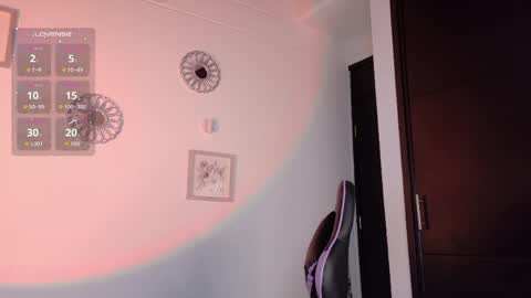 Snapshot of emicute_ chatting on 11, 4, 2026 online show from 11, 4, 2026