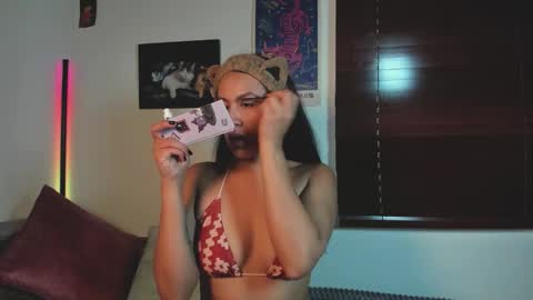 Snapshot of emigomez_ chatting on 4, 2, 2026 Emilia Gomez online show from 4, 2, 2026