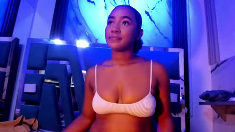 Snapshot of emii_brown chatting on 15, 4, 2026 Emy online show from 15, 4, 2026