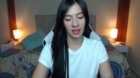 emiily_skinny online show from 28, 3, 2026