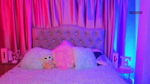 Snapshot of emiiscoot_1 chatting on 8, 4, 2026 Emily online show from 8, 4, 2026