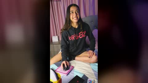 Snapshot of emiiscoot_1 chatting on 15, 4, 2026 Emily online show from 15, 4, 2026