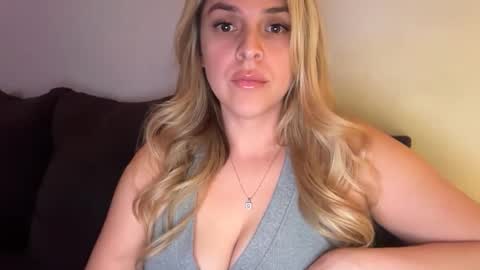 Snapshot of emilelovesyou chatting on 16, 1, 2026 emilelovesyou online show from 16, 1, 2026