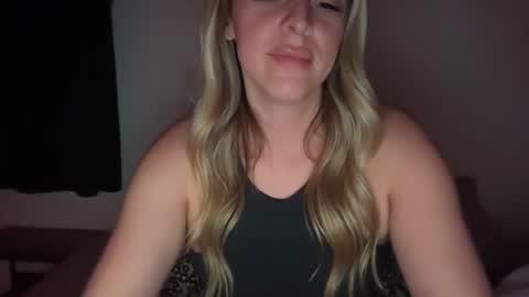 Snapshot of emilelovesyou chatting on 13, 4, 2026 emilelovesyou online show from 13, 4, 2026