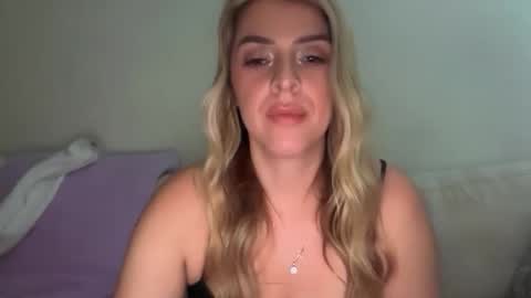 Snapshot of emilelovesyou chatting on 14, 4, 2026 emilelovesyou online show from 14, 4, 2026