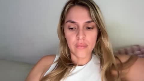 Snapshot of emilelovesyou chatting on 25, 4, 2026 emilelovesyou online show from 25, 4, 2026