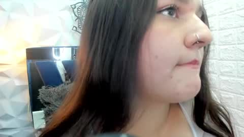Snapshot of emili_rey chatting on 12, 5, 2026 EMILI online show from 12, 5, 2026