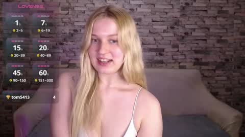 Snapshot of emiliaduchess chatting on 13, 4, 2026 Amili online show from 13, 4, 2026