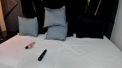 Snapshot of emiliee_xx chatting on 30, 12, 2024 Emillie online show from 30, 12, 2024