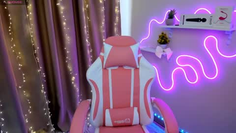 Emiliya online show from 5, 3, 2025