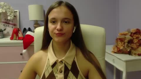 Snapshot of emilly_lust99 chatting on 12, 12, 2024 Emilly online show from 12, 12, 2024