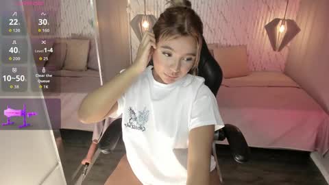 emilly_mell online show from 9, 4, 2026