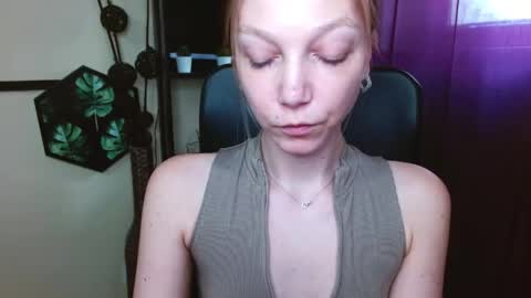 Snapshot of emilly_xkiss chatting on 22, 4, 2026 Emilly online show from 22, 4, 2026
