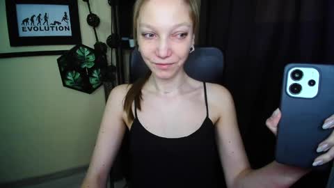 Snapshot of emilly_xkiss chatting on 1, 5, 2026 Emilly online show from 1, 5, 2026