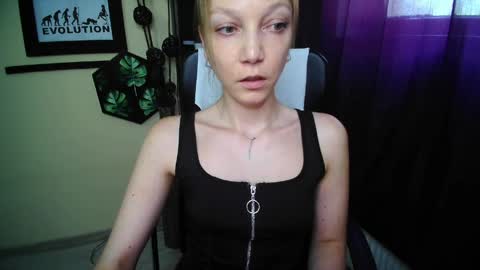 Snapshot of emilly_xkiss chatting on 27, 5, 2026 Emilly online show from 27, 5, 2026