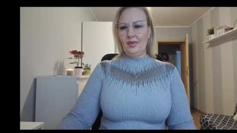 Snapshot of emillykiss chatting on 7, 1, 2026 EmillyLove online show from 7, 1, 2026