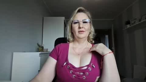 Snapshot of emillykiss chatting on 10, 3, 2026 EmillyLove online show from 10, 3, 2026