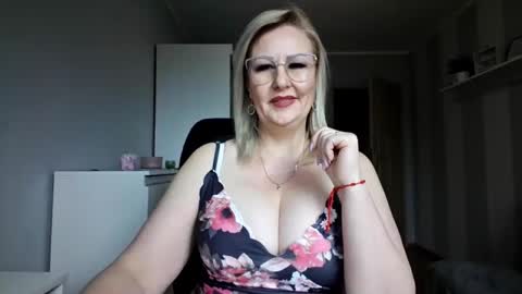 Snapshot of emillykiss chatting on 30, 3, 2026 EmillyLove online show from 30, 3, 2026