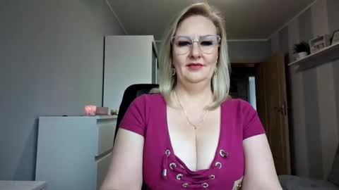 Snapshot of emillykiss chatting on 31, 3, 2026 EmillyLove online show from 31, 3, 2026