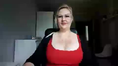 Snapshot of emillykiss chatting on 16, 6, 2026 EmillyLove online show from 16, 6, 2026