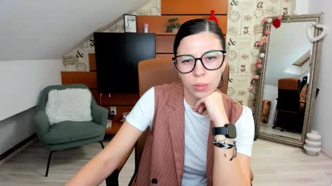 EmillyTaylor online show from 16, 9, 2025