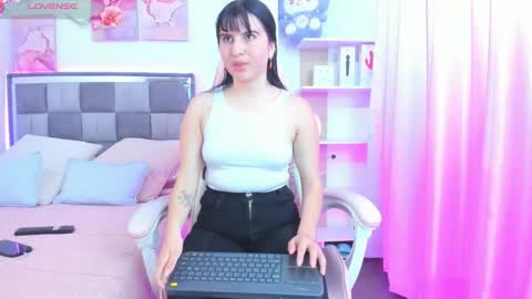 Snapshot of emily9__ chatting on 11, 3, 2026 emily9__ online show from 11, 3, 2026