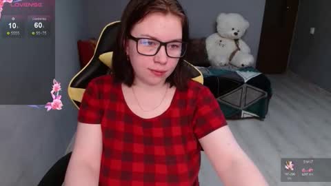 Snapshot of emily_amorre chatting on 10, 11, 2025 Emily 3 online show from 10, 11, 2025