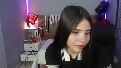 Snapshot of emily_beltonn chatting on 5, 12, 2024 online show from 5, 12, 2024