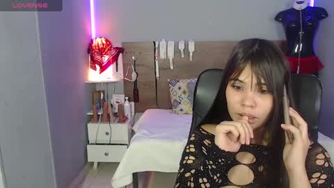 Snapshot of emily_beltonn chatting on 24, 12, 2024 online show from 24, 12, 2024