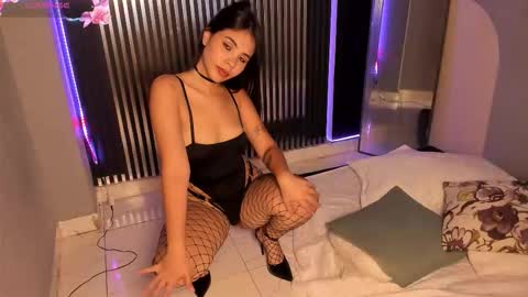 Snapshot of emily_beltonn chatting on 11, 10, 2025 online show from 11, 10, 2025