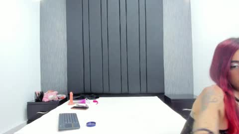 Snapshot of emily_collins69 chatting on 5, 6, 2026 Emily online show from 5, 6, 2026