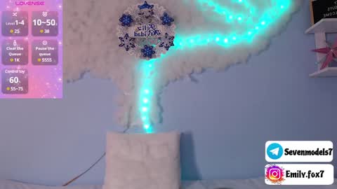 Snapshot of emily_fox7 chatting on 5, 12, 2024 emily_fox7 online show from 5, 12, 2024