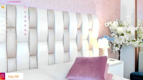 Snapshot of emily_hill___ chatting on 6, 2, 2025 EMILY Monday 5-2 am From Tuesday to Friday5-1 am Colombia time online show from 6, 2, 2025