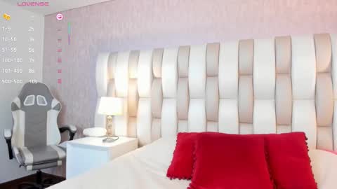 Snapshot of emily_hill___ chatting on 19, 2, 2025 EMILY Monday 5-2 am From Tuesday to Friday5-1 am Colombia time online show from 19, 2, 2025