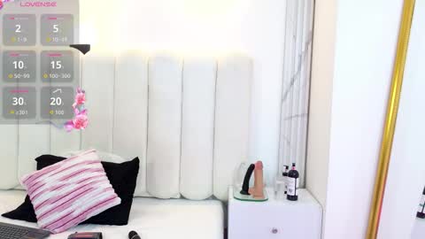 Snapshot of emily_hilton1 chatting on 31, 3, 2026 emily_hilton1 online show from 31, 3, 2026