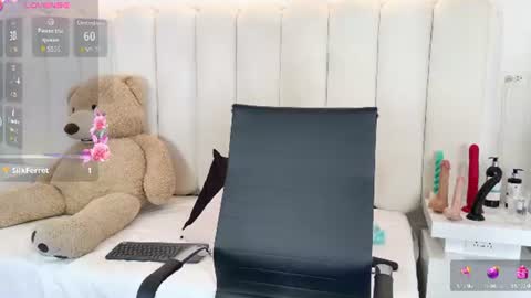 emily_hilton1 online show from 25, 7, 2026