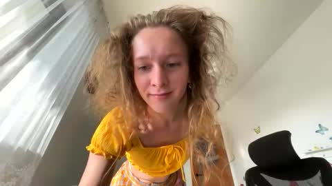 Snapshot of emily_in_parisss chatting on 8, 10, 2025 Emily  online show from 8, 10, 2025