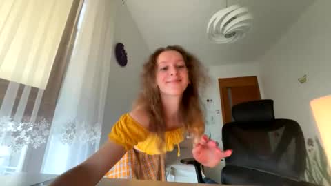 Snapshot of emily_in_parisss chatting on 29, 10, 2025 Emily  online show from 29, 10, 2025