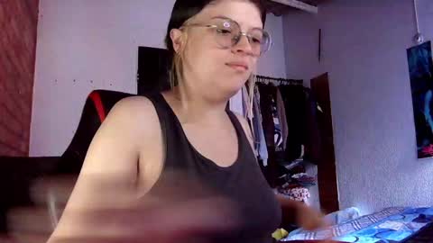 Snapshot of emily_katz chatting on 21, 1, 2025 Julieta online show from 21, 1, 2025