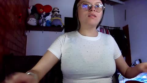 Snapshot of emily_katz chatting on 26, 1, 2025 Julieta online show from 26, 1, 2025