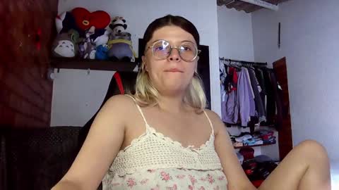 Snapshot of emily_katz chatting on 30, 1, 2025 Julieta online show from 30, 1, 2025