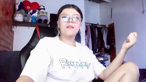 Snapshot of emily_katz chatting on 8, 2, 2025 Julieta online show from 8, 2, 2025