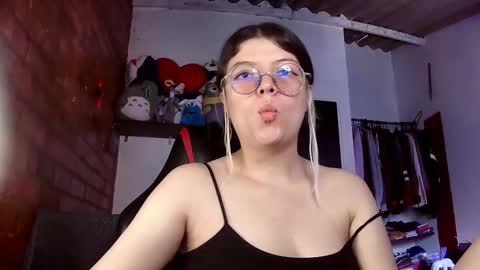 Snapshot of emily_katz chatting on 18, 2, 2025 Julieta online show from 18, 2, 2025
